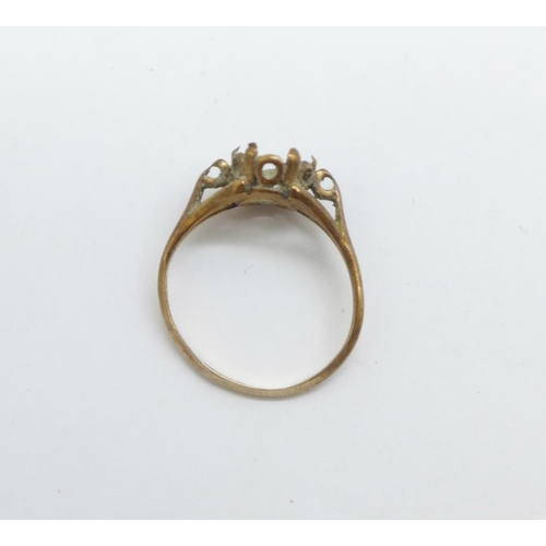 1086 - A 9ct gold ring, a/f, lacking stone, 2.1g, P