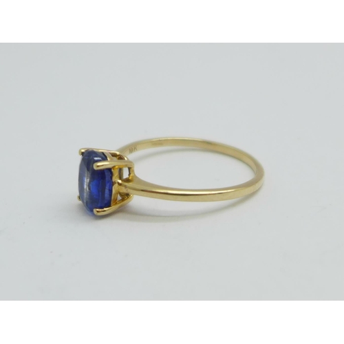 1087 - A 9ct gold and synthetic sapphire solitaire ring, 1.9g, Q