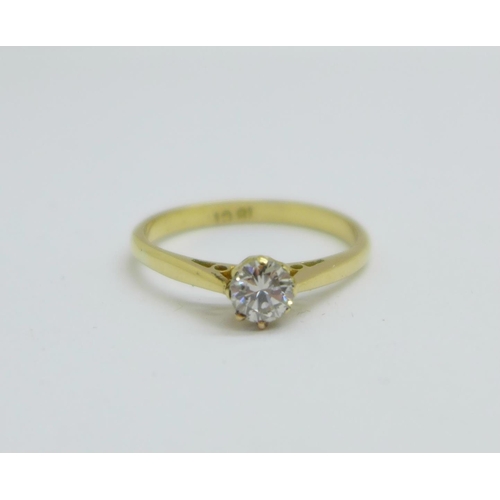 1089 - An 18ct gold and diamond solitaire ring, approximately 0.35ct diamond weight, 2.6g, O