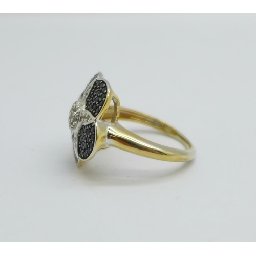 1092 - A silver, black spinel and zircon ring, Q