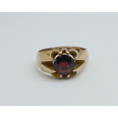 1093 - A late Victorian 9ct gold, garnet solitaire ring, Birmingham 1897, 5.8g, T