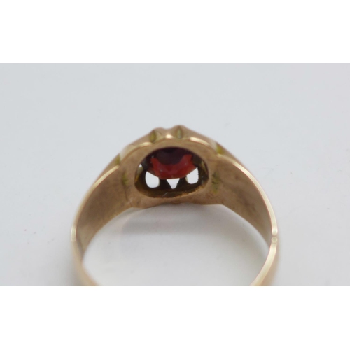 1093 - A late Victorian 9ct gold, garnet solitaire ring, Birmingham 1897, 5.8g, T