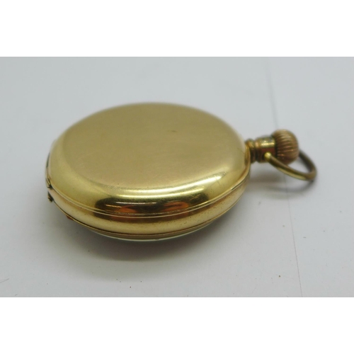 1099 - A Waltham gold plated top-wind pocket watch