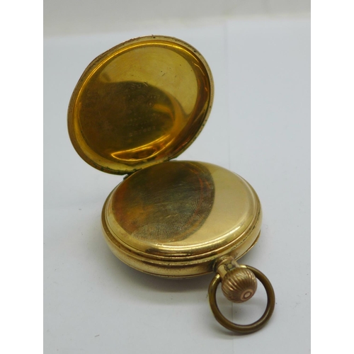 1099 - A Waltham gold plated top-wind pocket watch