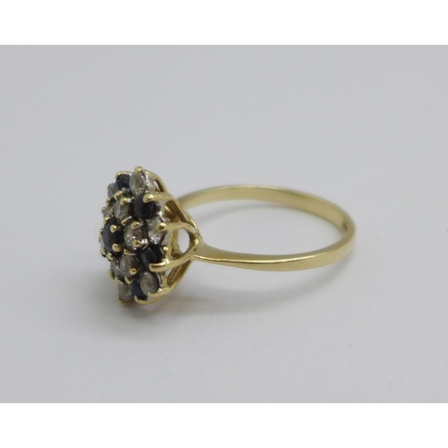 1118 - A 9ct gold, sapphire and white gem cluster ring, 3.4g, P