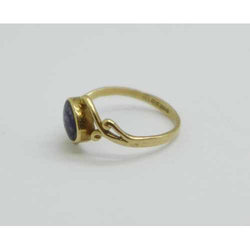 1122 - A 9ct gold and Blue John ring, hallmarked Sheffield 1984, 1.1g, H