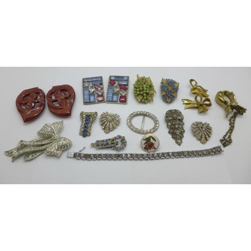 1158 - Assorted buckles and clips