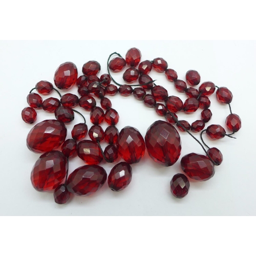 1161 - A sherry amber coloured faceted bead necklace, requires re-stringing