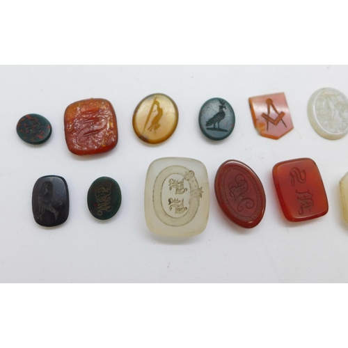 1168 - Fifteen seal stones, one a/f