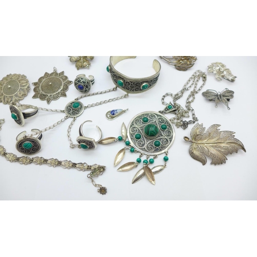 1177 - Eastern white metal jewellery set with malachite and lapis lazuli and filigree jewellery