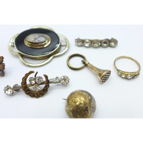 1184 - Vintage jewellery including an insect brooch and pendant