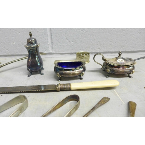 1205 - Silver plated items **PLEASE NOTE THIS LOT IS NOT ELIGIBLE FOR POSTING AND PACKING**