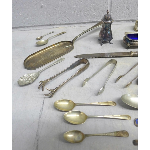 1205 - Silver plated items **PLEASE NOTE THIS LOT IS NOT ELIGIBLE FOR POSTING AND PACKING**