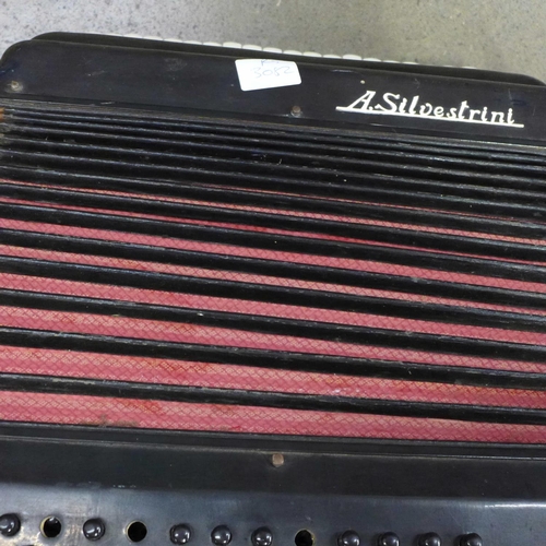 1217 - A Silvestrini piano accordion, a/f **PLEASE NOTE THIS LOT IS NOT ELIGIBLE FOR POSTING AND PACKING**