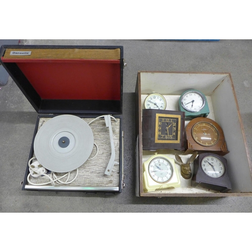 1255 - A record player and electric clocks **PLEASE NOTE THIS LOT IS NOT ELIGIBLE FOR POSTING AND PACKING**