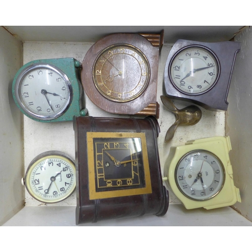 1255 - A record player and electric clocks **PLEASE NOTE THIS LOT IS NOT ELIGIBLE FOR POSTING AND PACKING**