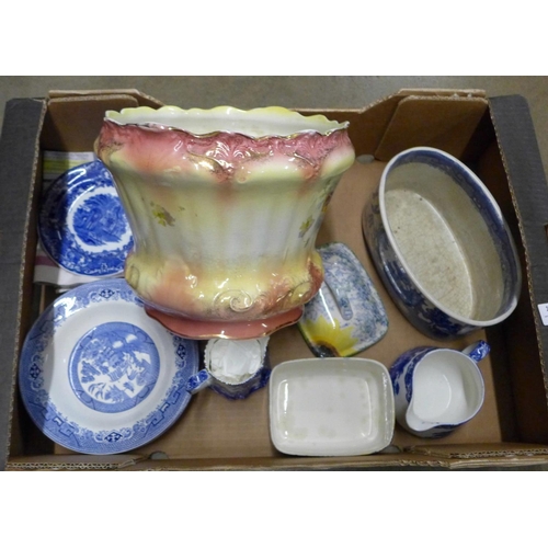 1268 - A box of china, jardiniere, willow pattern blue and  **PLEASE NOTE THIS LOT IS NOT ELIGIBLE FOR POST... 