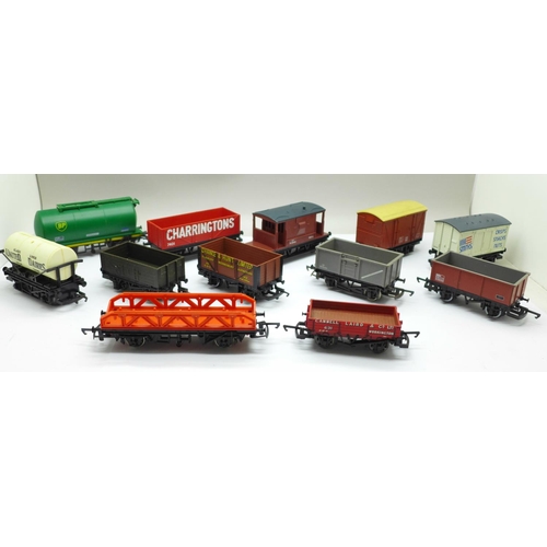 682 - Twelve Hornby 00 gauge model railway wagons