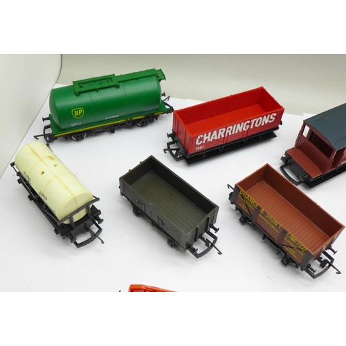 682 - Twelve Hornby 00 gauge model railway wagons