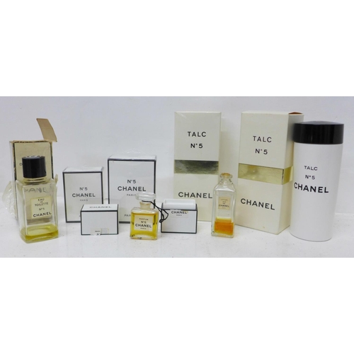 694 - Four Chanel No 5 perfumes and an eau de toilette, two sealed, one other opened and full and two talc... 