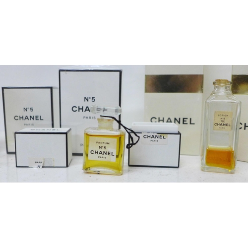 694 - Four Chanel No 5 perfumes and an eau de toilette, two sealed, one other opened and full and two talc... 