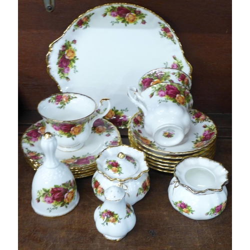 699 - Royal Albert Old Country Roses teawares (19)