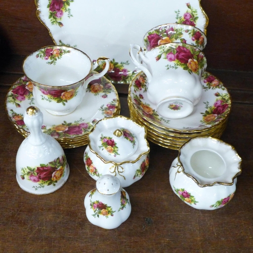 699 - Royal Albert Old Country Roses teawares (19)