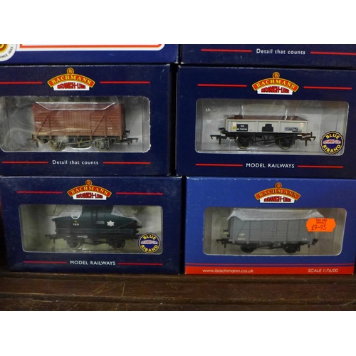 703 - Eight Bachmann Branch Line 00 gauge model rail carriages, boxed