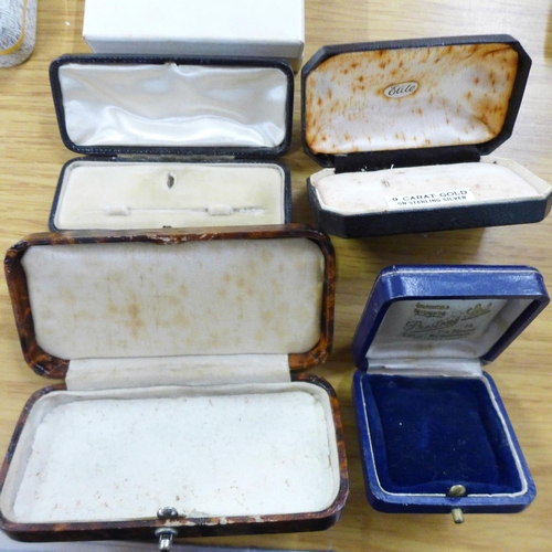 713 - Vintage jewellery boxes (18)