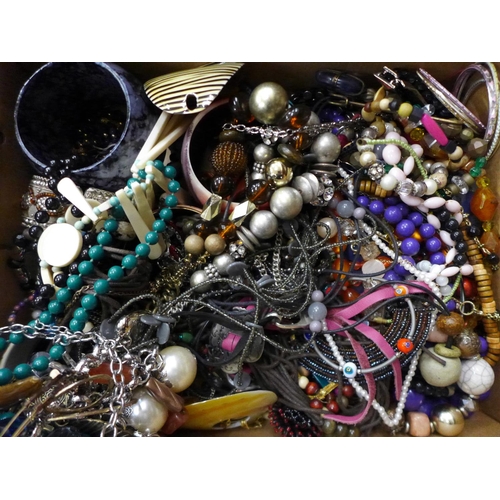 715 - A box of fashion and costume jewellery, 3.4kg