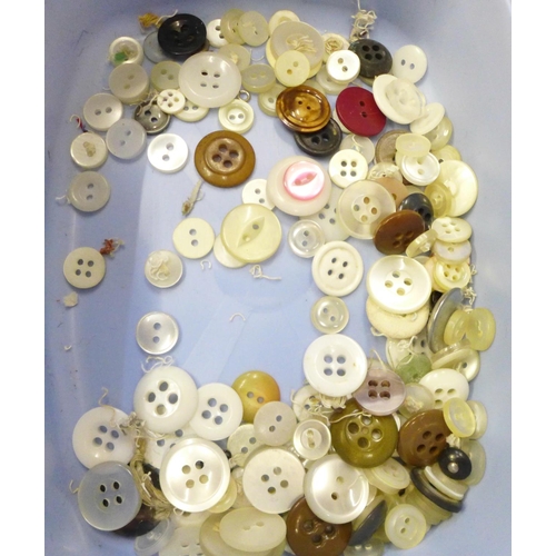 739 - Haberdashery including a box and tub of buttons, some on cards, buckles, cotton reels, knitting patt... 