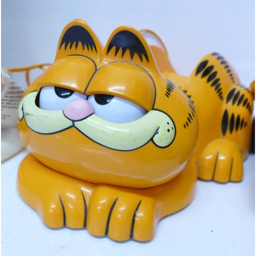 751 - A Garfield lamp, telephone and tissue box cover