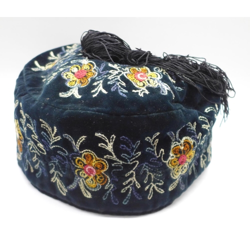 826 - An embroidered smoking hat