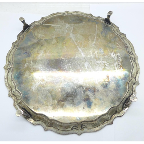 845 - A silver salver, Chester 1920, 552g, 26cm