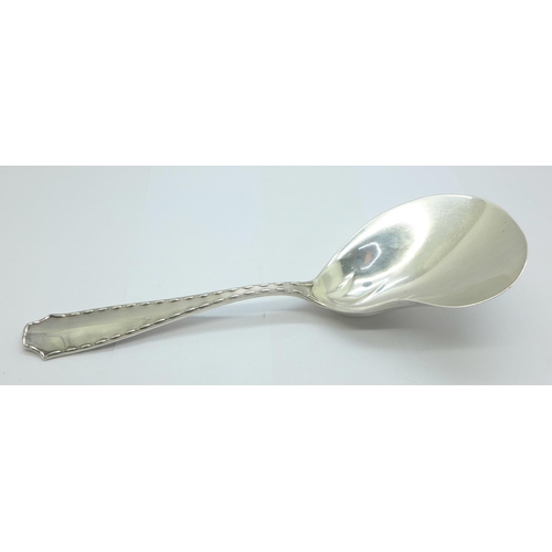 849 - A Tiffany & Co. sterling silver oyster spoon, with London silver import mark for 1907, Albert Willia... 