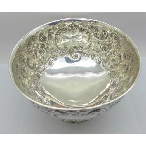 852 - An embossed silver bowl, London 1904, Goldsmiths & Silversmiths, 329g, diameter 18cm