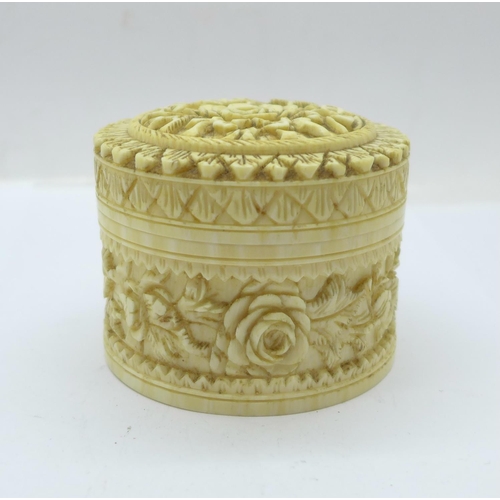 855 - A carved ivory pot with lid, diameter 62mm