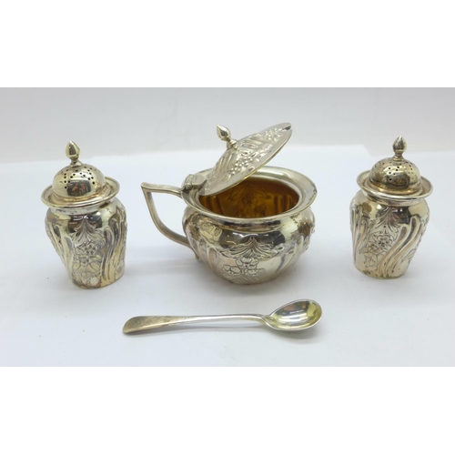 857 - A Victorian silver three piece cruet set with matching spoon, London 1894, 136.4g