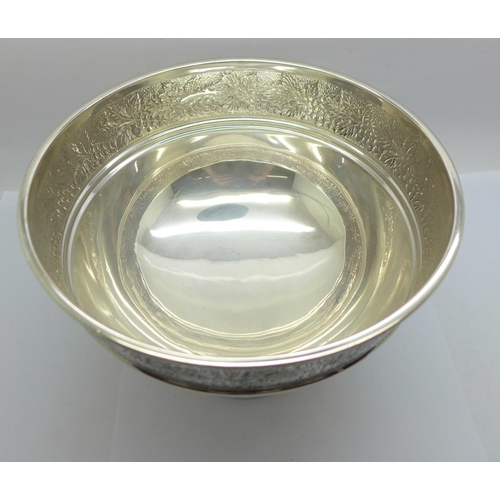 858 - A silver bowl, Sheffield 1950, Walker & Hall, 561g, diameter 20.5cm