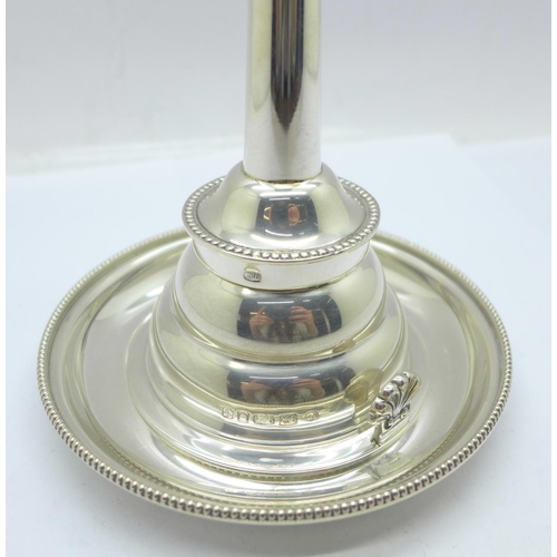 866 - A modern silver wine funnel and stand, 195g