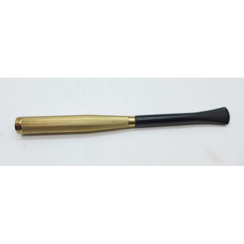 898 - A 9ct gold cigarette holder, (5.9g), with three mouth pieces,