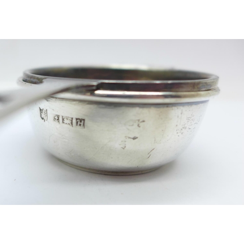 899 - A silver tea strainer and bowl, both Birmingham 1957, different makers, 50g