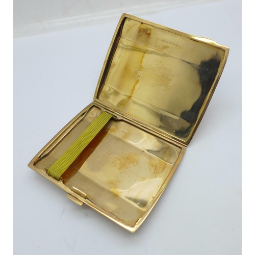 903 - A 9ct gold cigarette case, Birmingham 1925, 70.6g, 68mm x 82mm