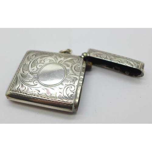 928 - A silver vesta case