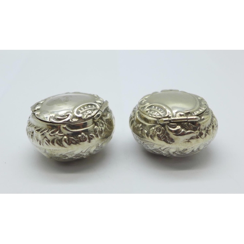 930 - A pair of small late Victorian silver boxes with gilt interiors, Birmingham 1899, Levi & Salaman