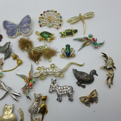 938 - Thirty animal, insect and bird brooches