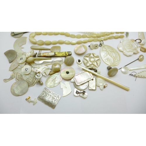 939 - Mother of pearl gaming counters, three necklets, four spoons, two pendants, etc., some a/f for repai... 