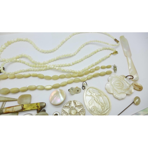 939 - Mother of pearl gaming counters, three necklets, four spoons, two pendants, etc., some a/f for repai... 