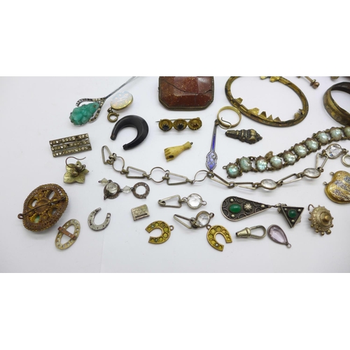 940 - Vintage jewellery for spares or repair