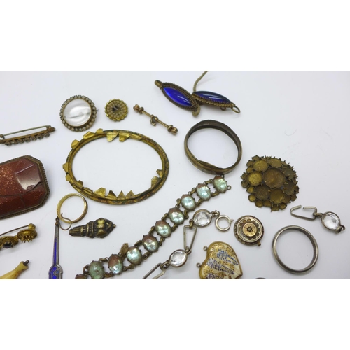 940 - Vintage jewellery for spares or repair